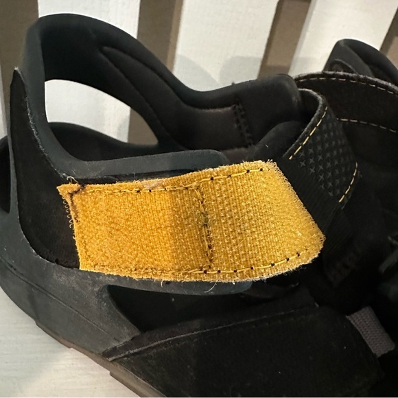 Teva 10  Flintwood Black Outdoor Hiking Walking Sandal - Picture 7 of 11